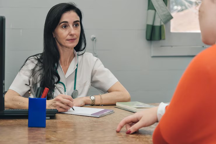 woman-doctor-with-patient